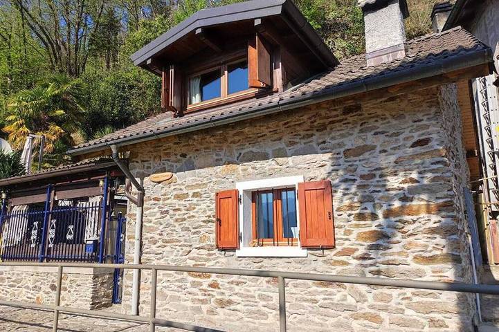 Ferienhaus für 2 Personen, mit Garten und Terrasse in Maccagno con Pino e Veddasca