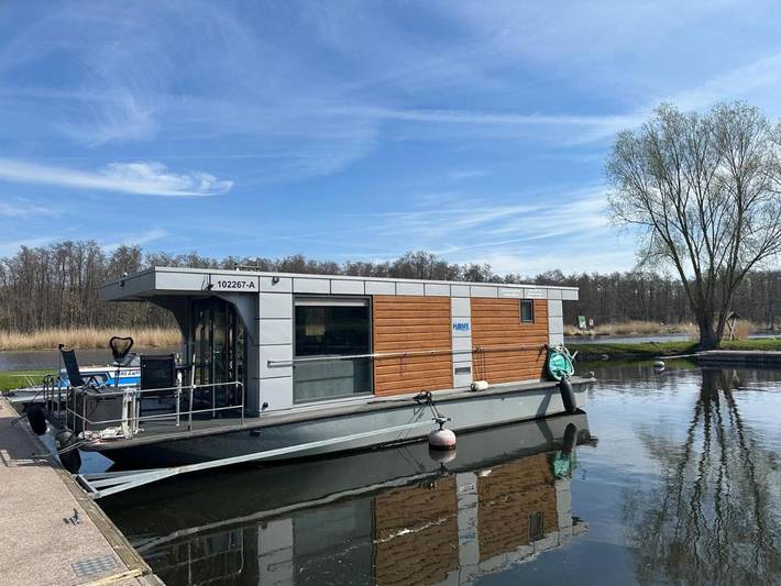 Ferienwohnung für 4 Personen, mit Terrasse und Garten sowie Seeblick und Ausblick in Anklam