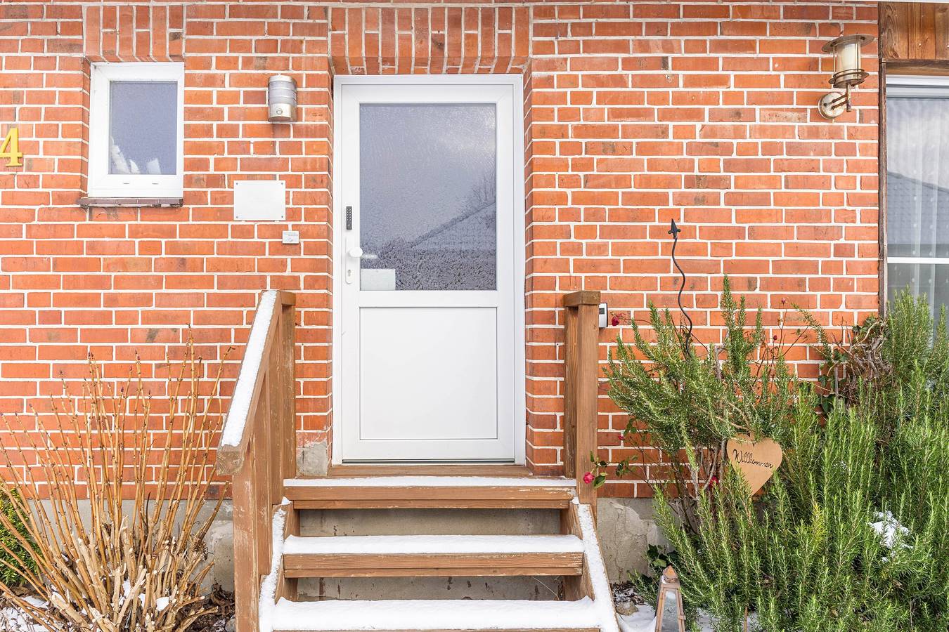 Ganze Wohnung, Nachhaltige Ferienwohnung "Meeresbrise" mit privater Terrasse, privatem Garten, Wlan und Wallbox in Brenkenhagen, Grömitz