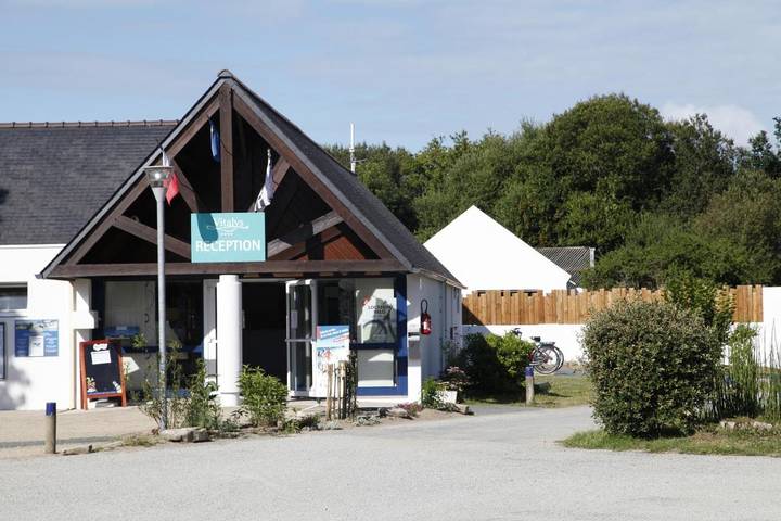 Camping pour 7 personnes, avec piscine et terrasse ainsi que jardin et bassin pour enfant, animaux acceptés à Saint-Philibert - 3