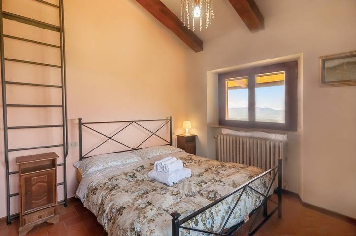 Appartamento 'La Loggia' con piscina condivisa, terrazza condivisa e Wi-Fi in Castelfranco Piandiscò (comune), Valdarno