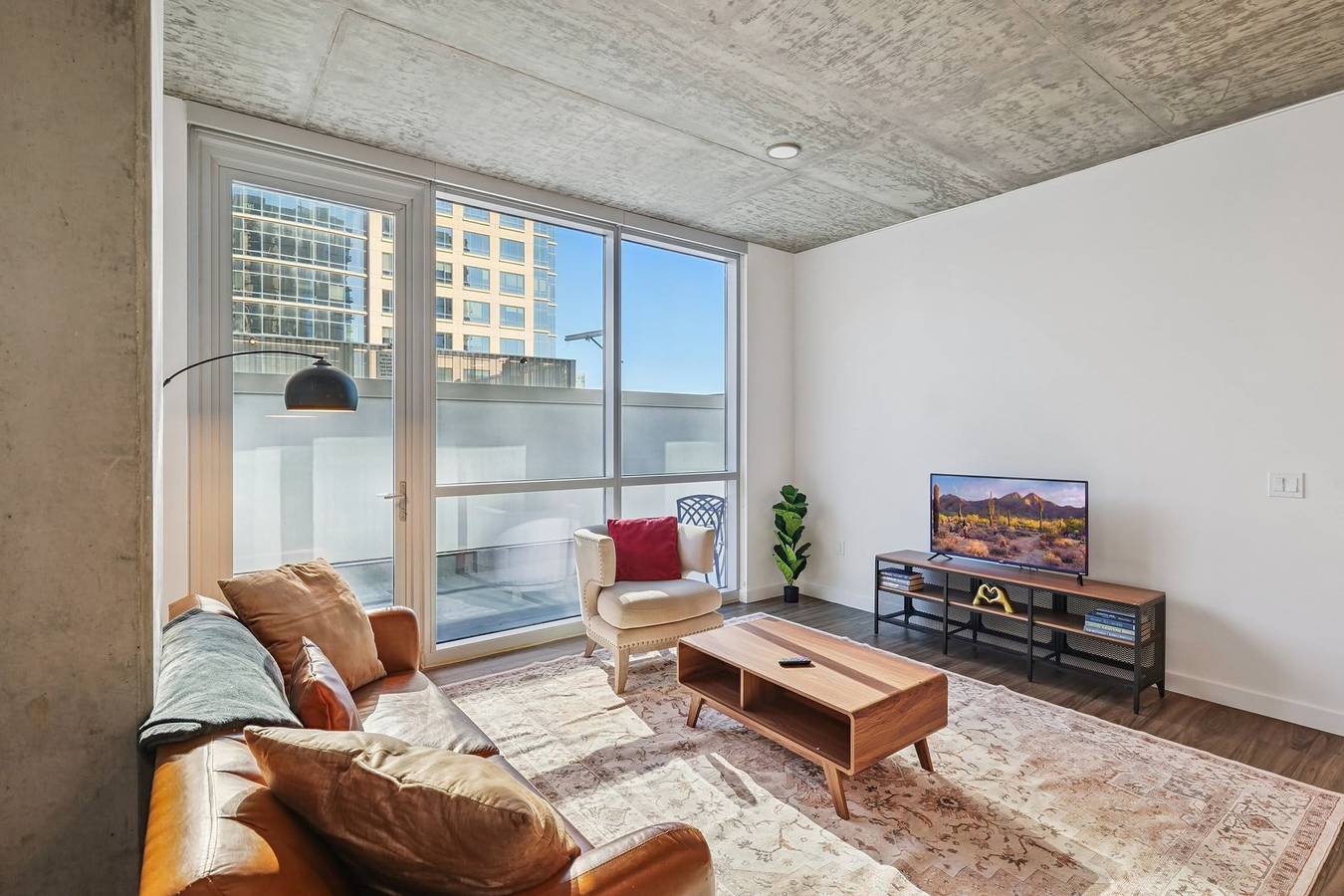 Entire apartment, Cozysuites Adeline - valet parking gym pool 1Br in Phoenix, Maricopa County