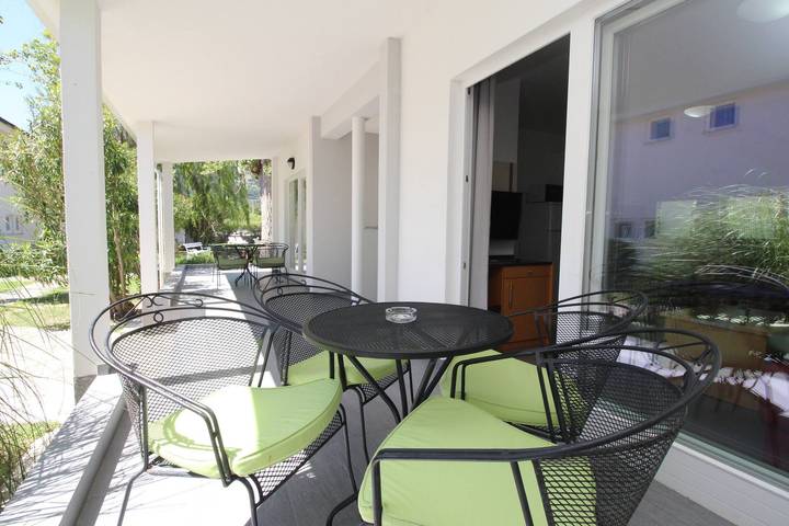 Appartement entier, Appartement de vacances pour 4 personnes avec balcon/terrasse in Vela plaža, Baška