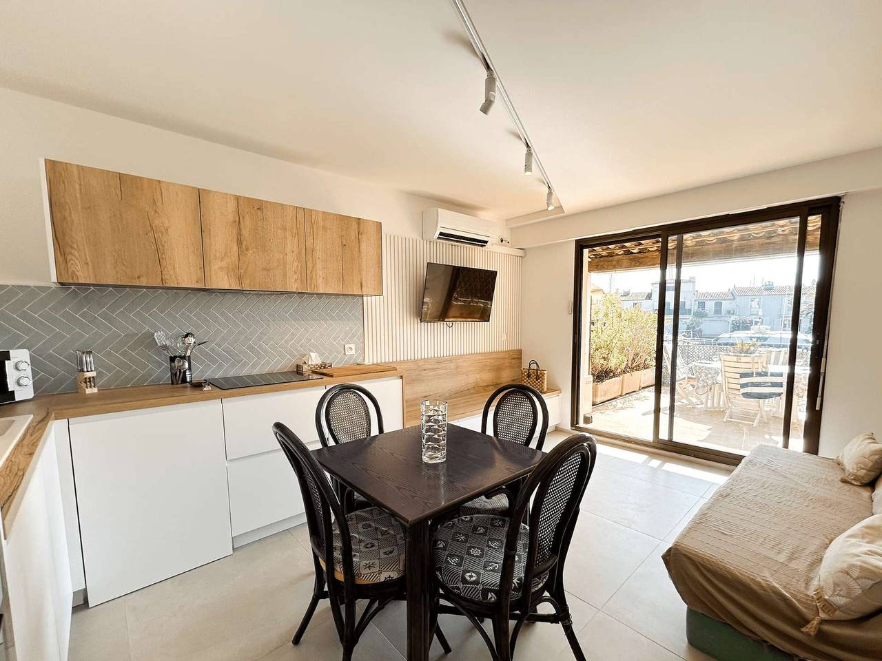 Geheel appartement, Renovated apartment with terrace and air conditioning in Port Grimaud in Port Grimaud, Grimaud