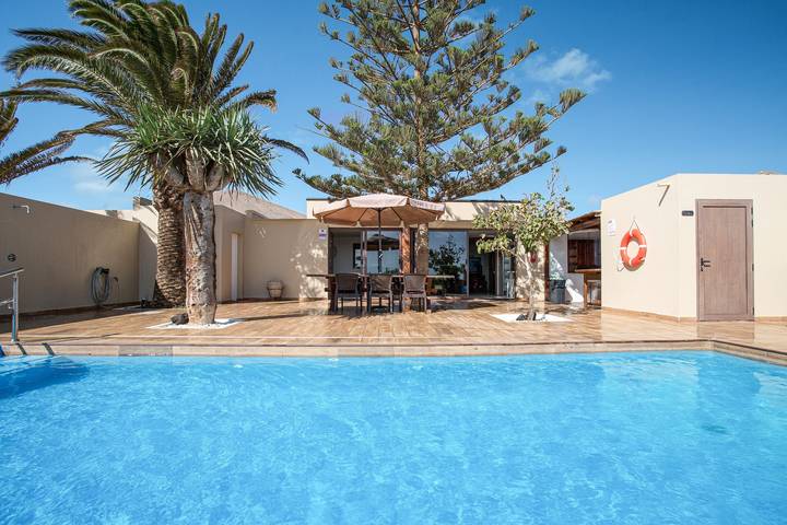 Holiday Home “Villa Santana” with Mountain View, Pool, Terraces & Wifi in Tías, Lanzarote