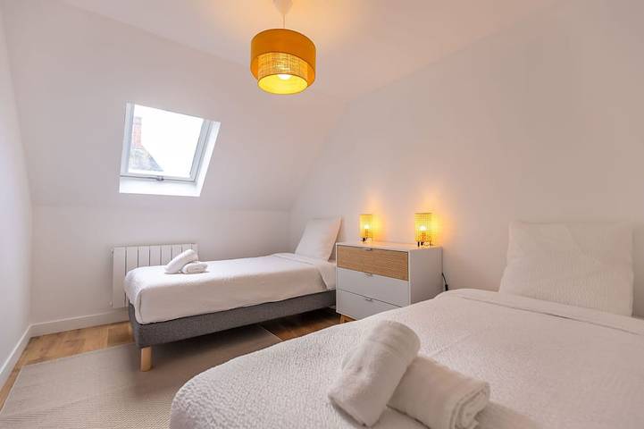 Ganze Wohnung, Apartment-Ensuite mit Dusche-Climatisation-Stadtblick in Romorantin-Lanthenay, Sologne