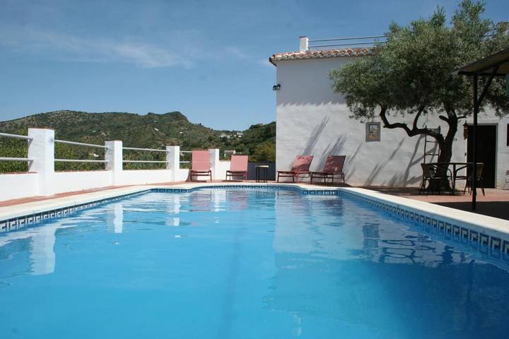 Casa rural para 6 personas, con Balcón y Terraza además de Jardín y Piscina en Comares - 3