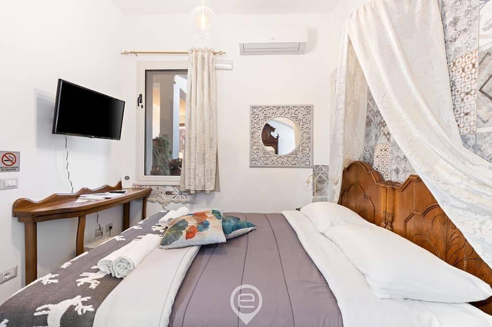 Domo Antico Borgo - Grey Room in Oristano, Campidano