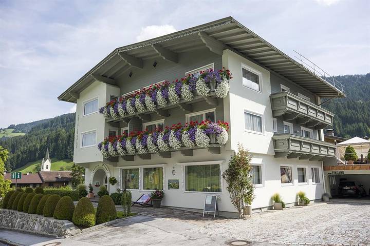 Ferienwohnung für 2 Personen, mit Balkon und Garten
