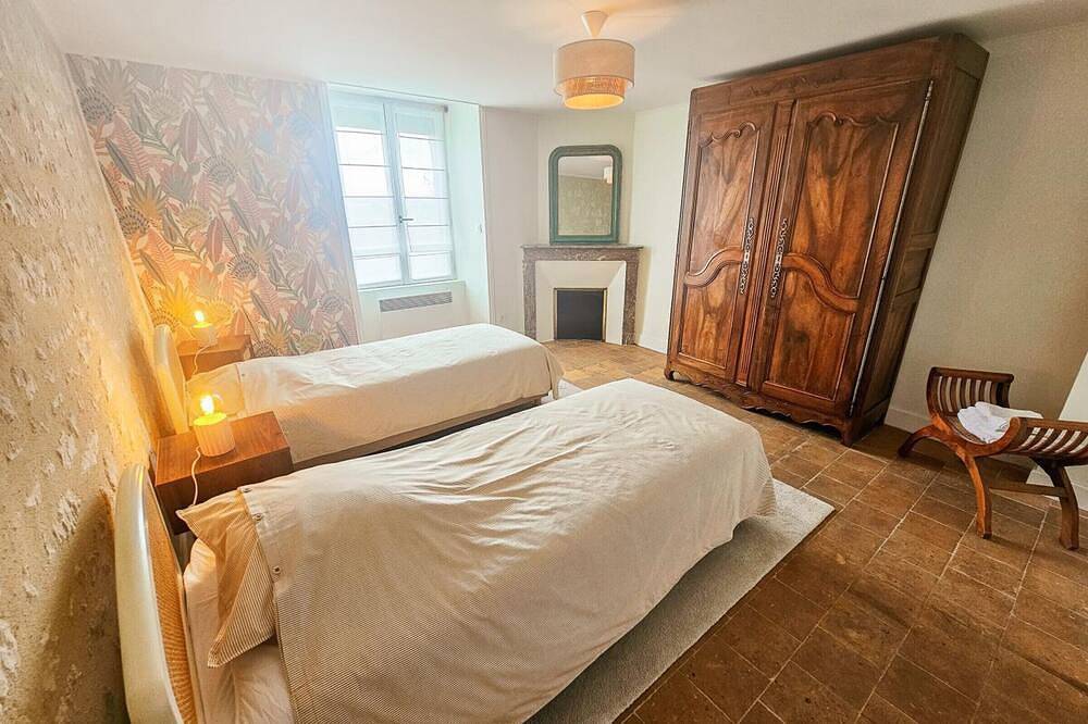 Authentic cottage in Touraine, heated pool, pets allowed in Sainte-Maure-de-Touraine, Chinon region