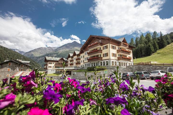 Appartamento per 8 persone, con Balcone e Terrazza nonché Giardino e Piscina a Santa Caterina Valfurva