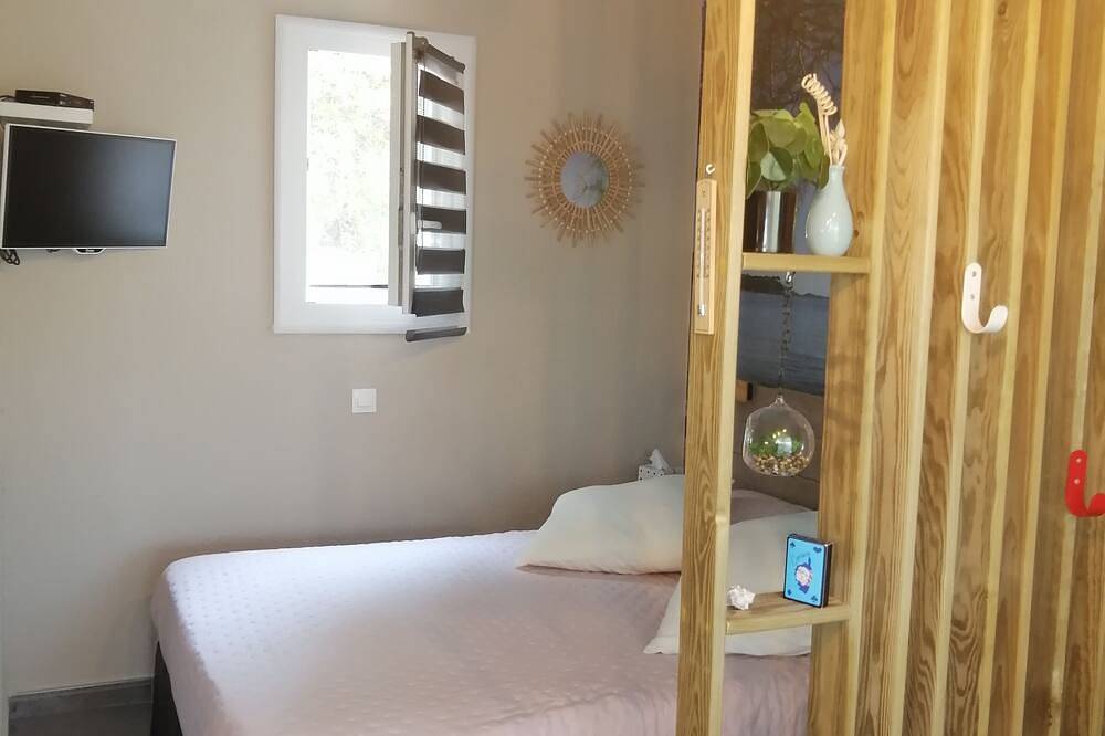 Entire apartment, Charming studio 300 m from the beach of Santa Giulia in Santa Giulia, Porto-Vecchio