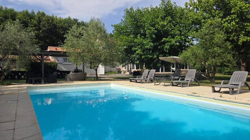 Maison de vacances pour 22 personnes, avec jardin et vue ainsi que vue sur le lac et piscine
