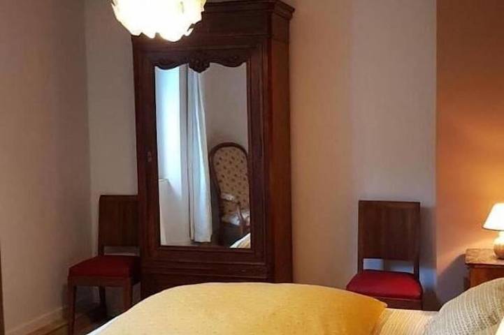 Gîte pour 16 personnes, avec jardin à Saint-Georges-de-Luzençon - 2