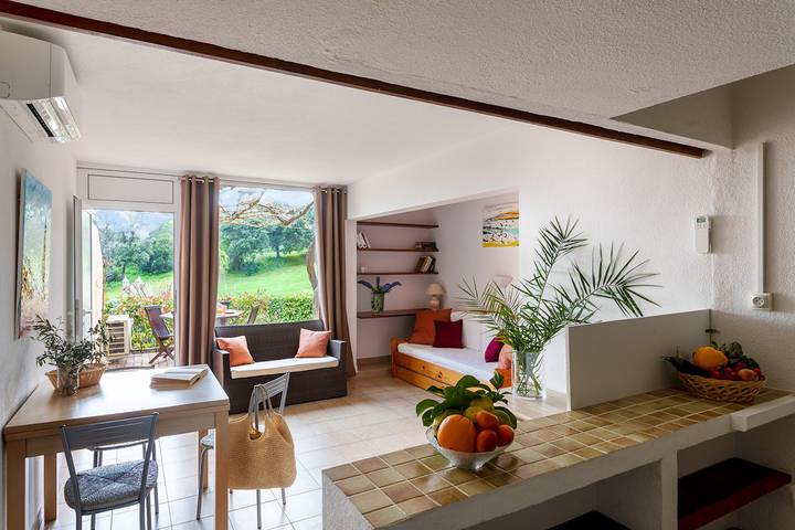 Gîte pour 4 personnes, avec terrasse ainsi que piscine et jardin dans Parc naturel régional de Corse - 3