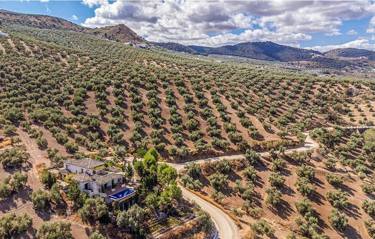 Casa rural para 9 personas, con vistas al lago y jardín además de vistas y piscina en Iznájar - 3