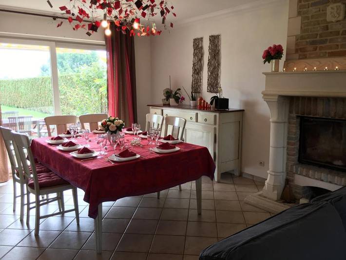 Location de vacances pour 18 personnes, avec Terrasse ainsi que Jardin et Piscine à Aire-sur-la-Lys