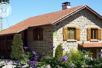 Gîte pour 6 personnes, avec jardin et jacuzzi dans la Loire