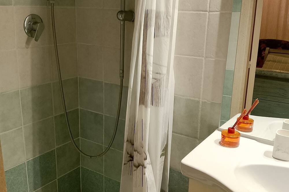 Appartamento intero, Ambiente spazioso con sapore antico, rustico e medievale in Stroncone, Provincia di Terni