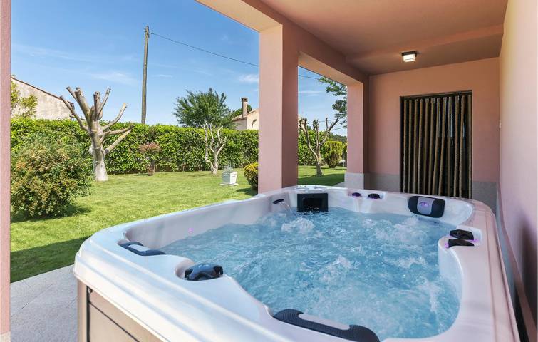 Acogedor apartamento de 2 dormitorios con vistas al mar, piscina y aparcamiento - A 1,5 km de la playa in Banjole, Costa sur de Istria