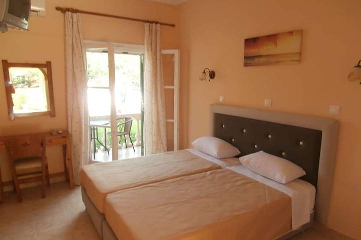 Ferienwohnung für 2 Personen, mit Balkon und Pool sowie Garten