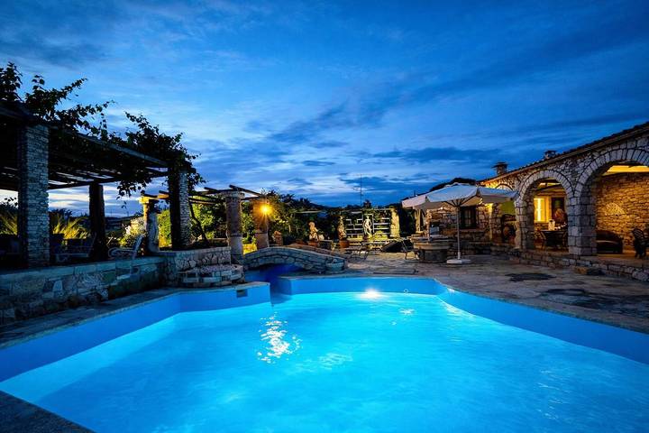 Ferienhaus für 6 Personen, mit Garten und Pool, kinderfreundlich in Chalkidiki