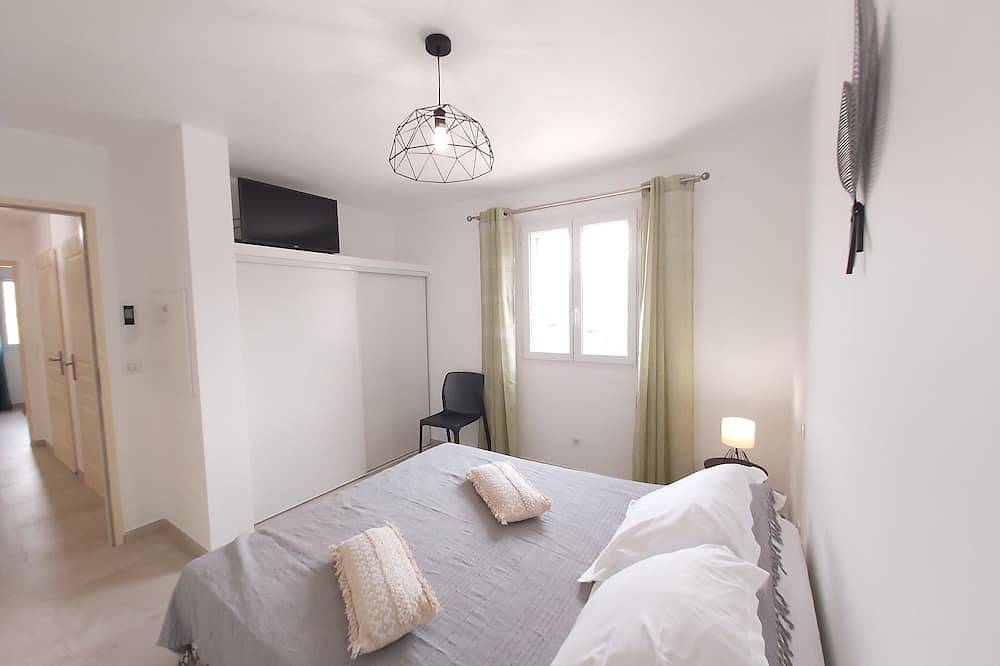 Appartamento intero, 3 bedroom flat, heated pool, air conditioning, wifi, 1 min river, 7 min beach in Galeria, Parco naturale regionale della Corsica
