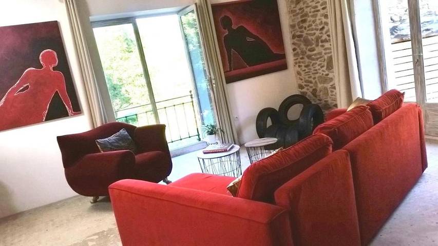 Gîte pour 4 personnes, avec vue et terrasse, animaux acceptés à Larajasse