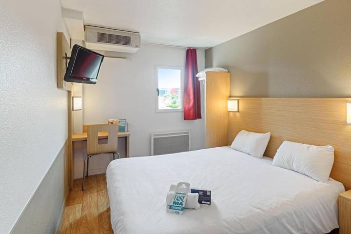 Hôtel pour 3 personnes, avec Terrasse ainsi que Jardin et Vue à Gaillard