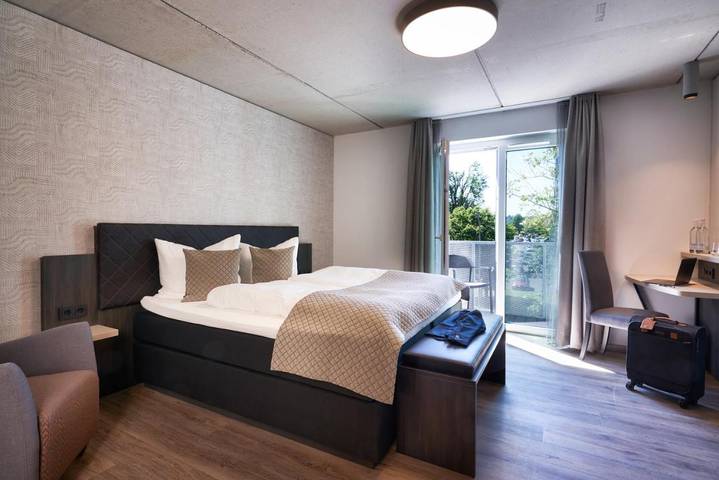 Hotel, mit Terrasse und Ausblick in Warburg - 4