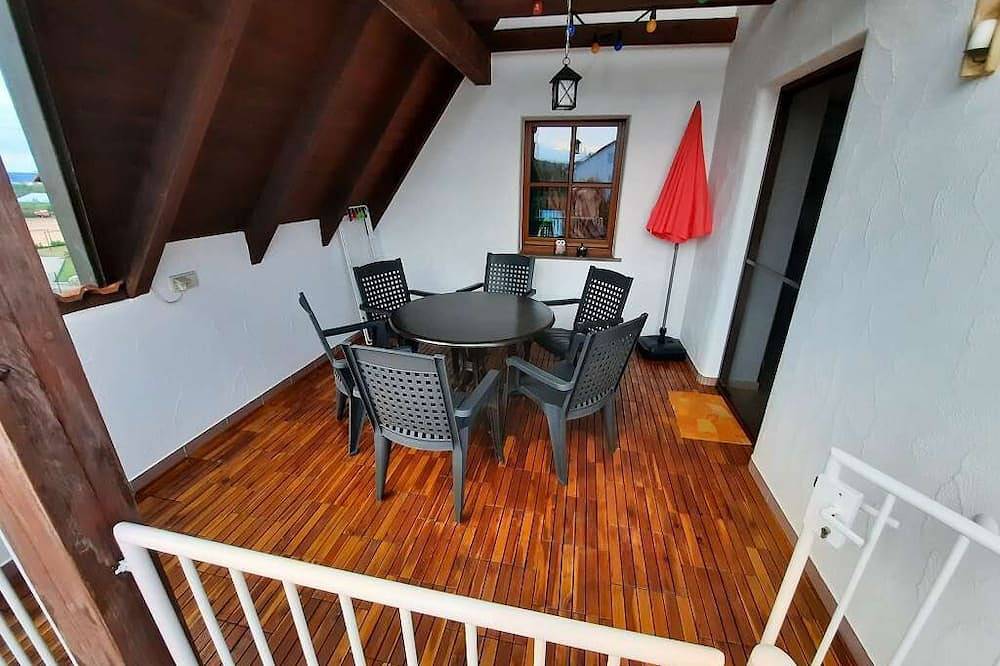 Ganze Wohnung, Geräumige Ferienwohnung (80 qm) für bis zu 4 Personen mit Loggia in Maroldsweisach, Landkreis Haßberge