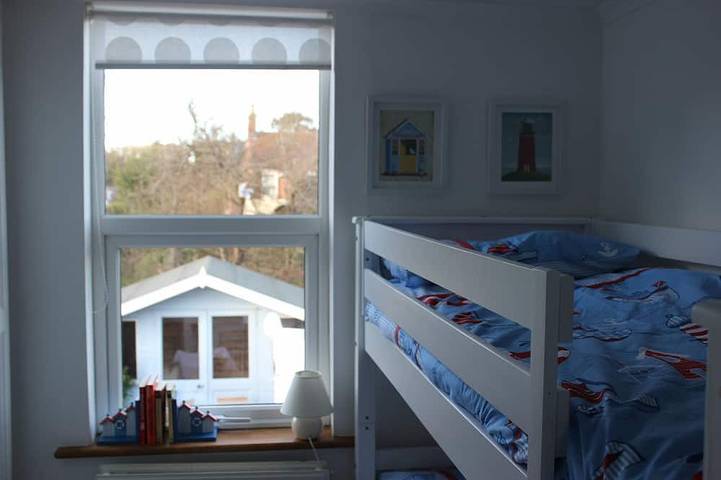 Charming Character Cottage with pretty gardens. 10 Minutes walk to beach. in Southwold, Waveney District