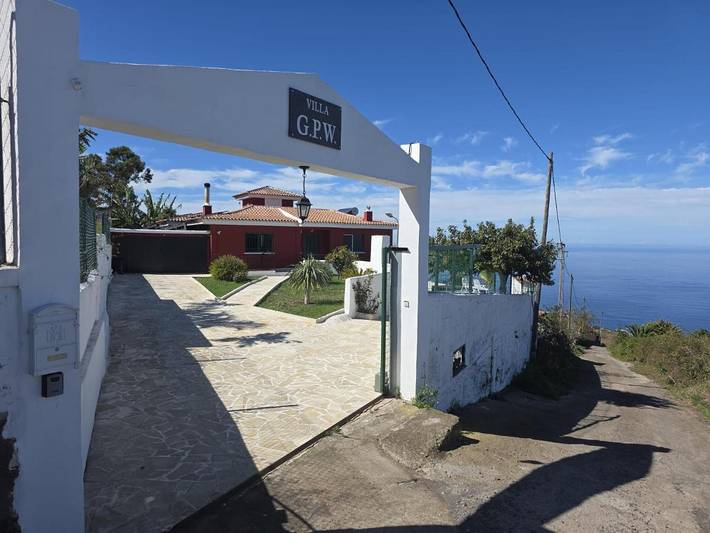 Chalet para 12 personas, con piscina y jacuzzi además de jardín y sauna - 1