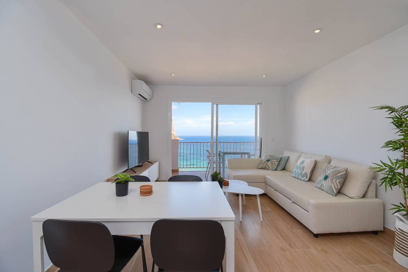 Ganze Wohnung, Apartment 'Apartement La Perla 2 Seaview' mit Meerblick, Wlan und Klimaanlage in Calpe Altstadt, Calpe