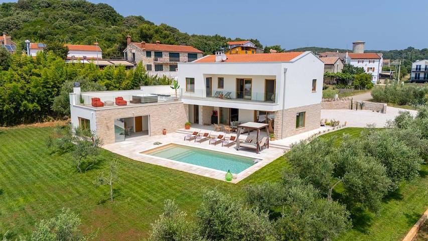 Villa für 11 Personen, mit Pool und Whirlpool sowie Garten in Vrsar