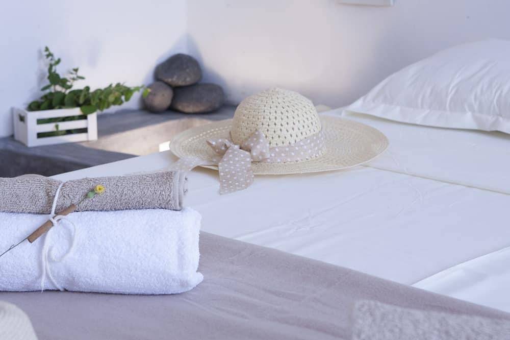 Santorini Finikia Oia Cave House in Finikia, Santorin