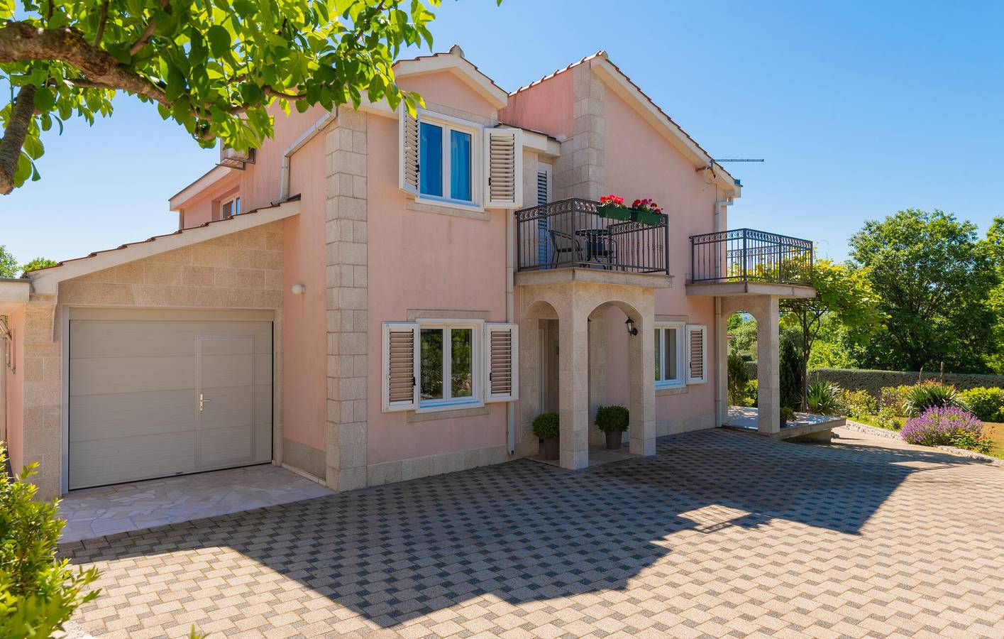 Charmantes Apartment in Imotski mit Pool und Terrasse, nur wenige Schritte vom Stadtzentrum entfernt in Imotski, Makarska Riviera