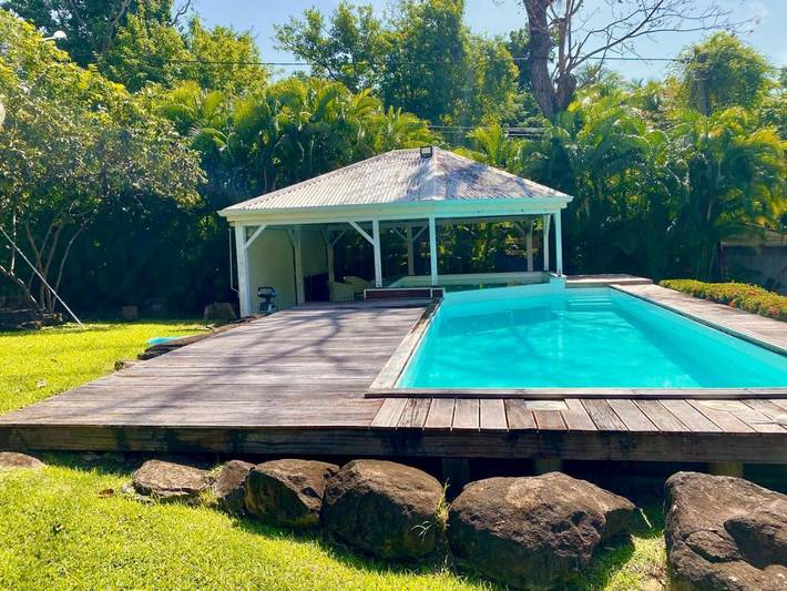 Gîte pour 4 personnes, avec terrasse et jardin ainsi que piscine et jacuzzi dans Plage de Grande Anse