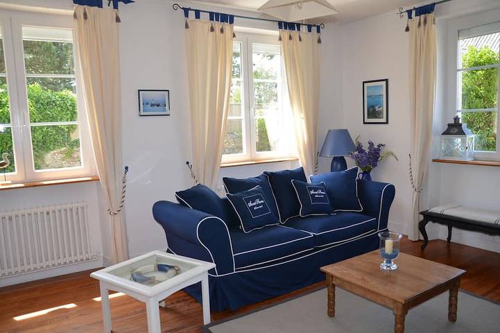 Location de vacances pour 10 personnes, avec jardin et terrasse à Quinéville