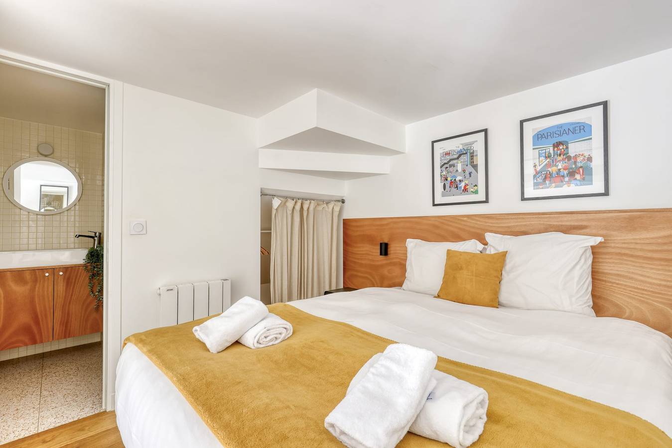 Entire apartment, Haven of Peace in a Secret Courtyard - Montmartre in Paris, Ile de France