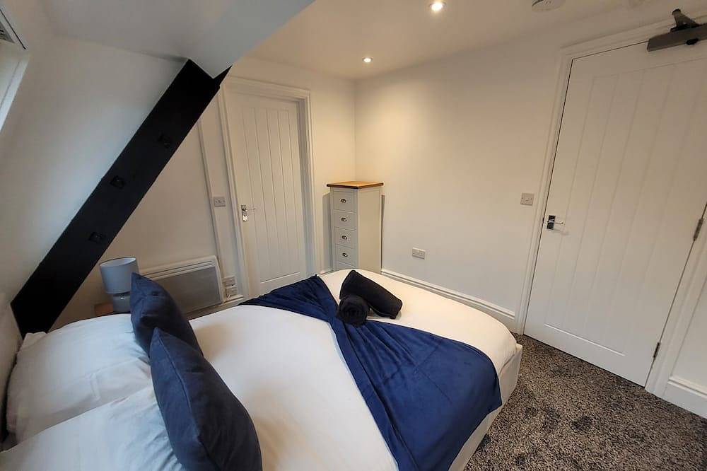 Ganze Wohnung, Wallgate Apartment B- A cosy Grade Ii listed apartment with Roman wall in garden in Colchester, Essex