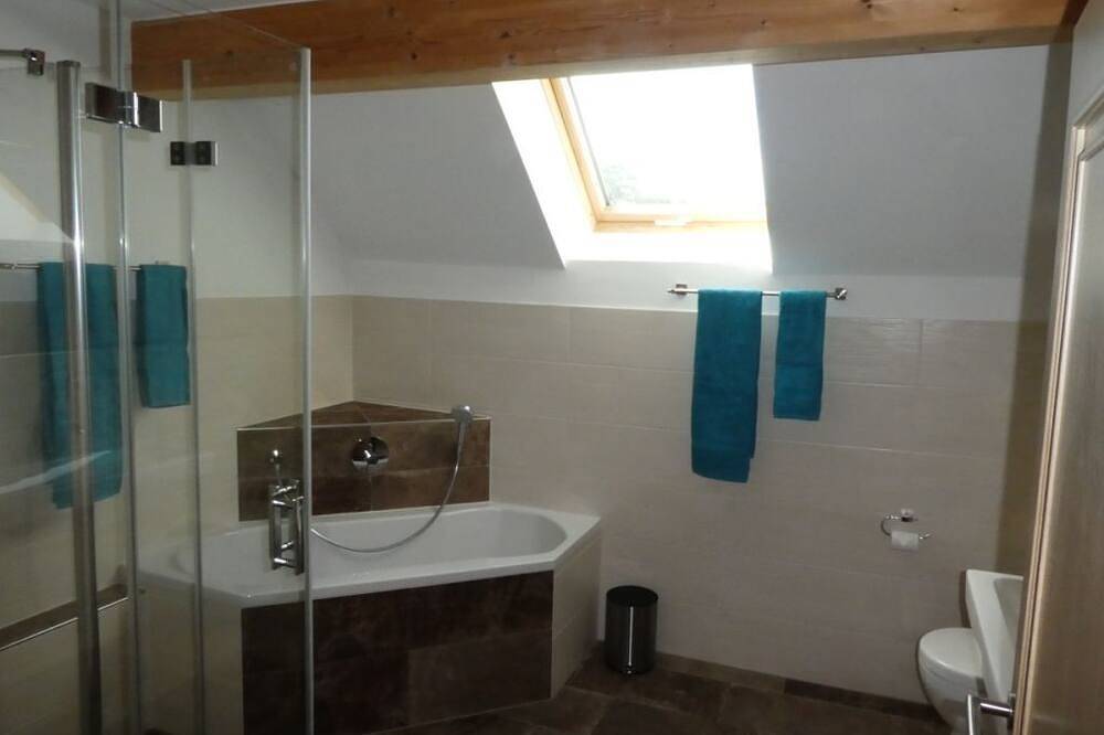 Apartamento entero, Attic apartment - Ferienwohnungen Werner in Schondorf am Ammersee, Lago Ammer