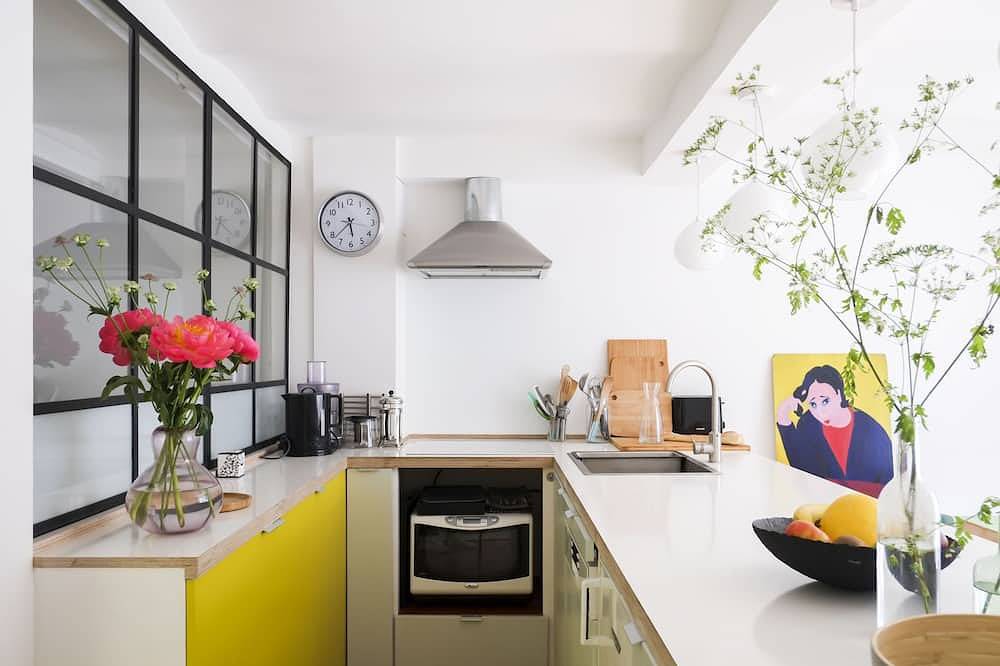 Apartamento de 3 habitaciones en la planta baja con vistas a una pequeña terraza. in Montreuil, Sena-Saint Denis