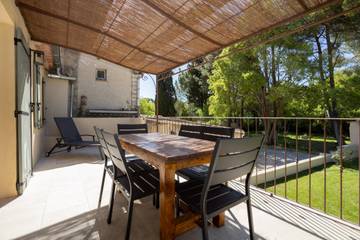 Gîte pour 6 personnes, avec jardin, animaux acceptés à Eyguières