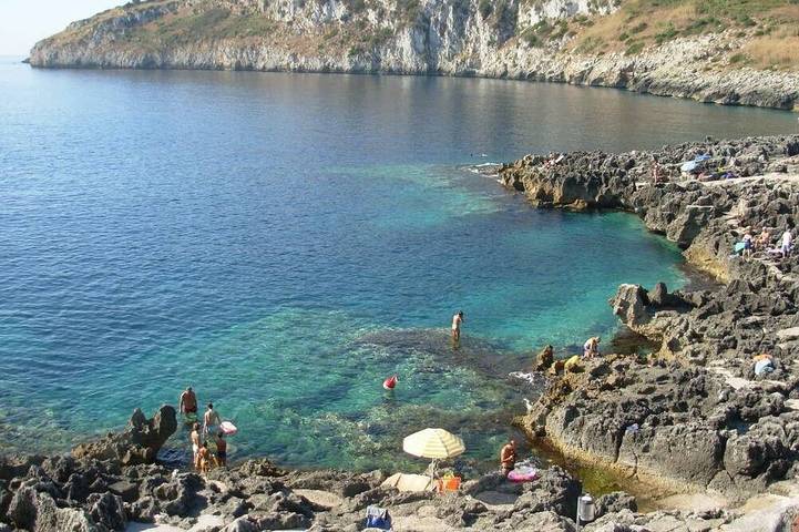 Ganze Wohnung, Salento Dreizimmerwohnung in einer Villa am Meer in Marina Serra, Tricase