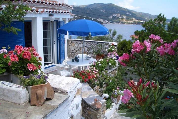 Villa for 2 people, with terrace in Skiathos