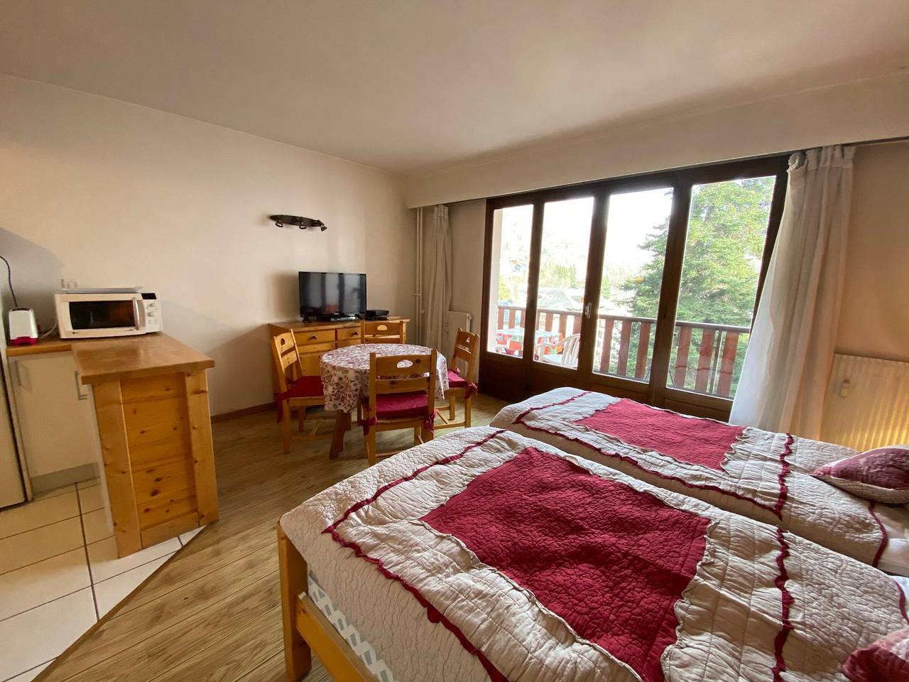 Entire studio, Cozy 2* Studio, Central Location, Balcon, Wi-Fi, Parking in Brides-les-Bains, Les Trois Vallées