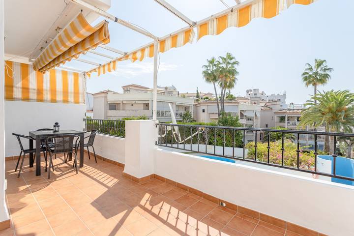 Ganze Wohnung, Apartamento "Alcazaba Zona Parador" in Strandnähe mit Terrasse und Gemeinschaftspool in Playa Carabeíllo, Nerja
