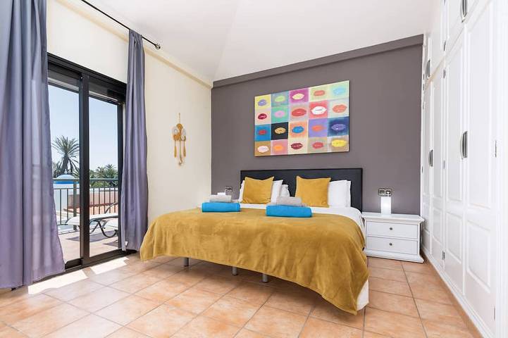 Villa avec vue sur la mer, 5 chambres avec piscine privée chauffée et jardin in Bajo del Medio (La Oliva), La Oliva