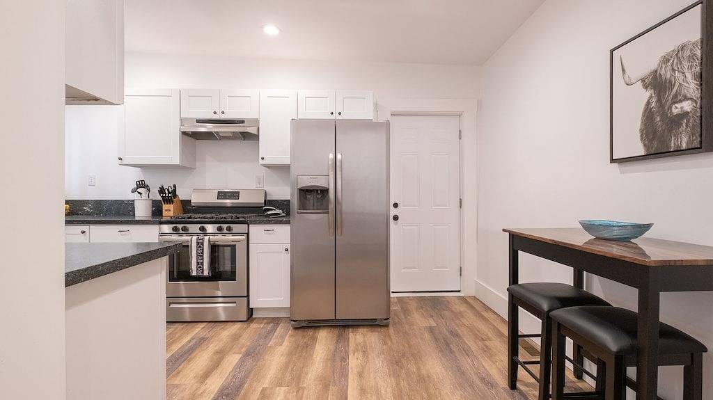 Chic Downtown Truckee Home | Desk, Pet Friendly | 9 Mins to Northstar Ski in Truckee, Nevada County